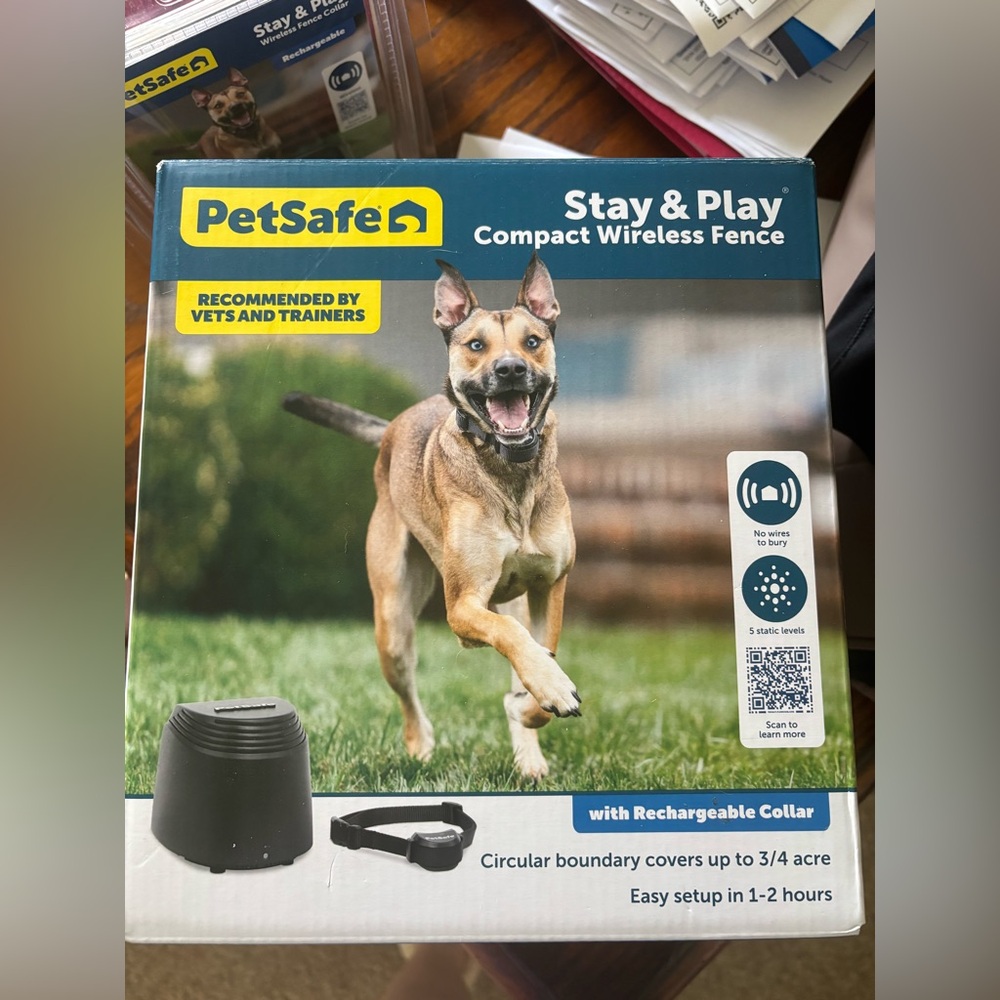 Postage Stay and play wireless fence for dogs with 2 collars